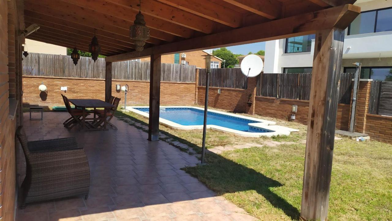 Chalet moderno con PISCINA en Calafell Extérieur photo